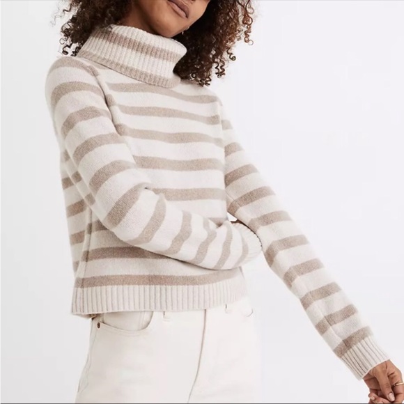 Chic Striped Cropped Turtleneck Sweater